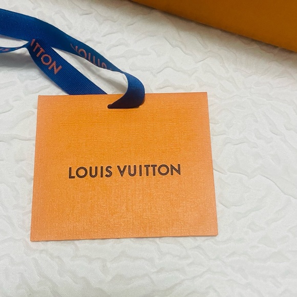 ✨Medium sized Louis Vuitton Gift Box with ribbon -Excellent Condition! - Picture 7 of 8